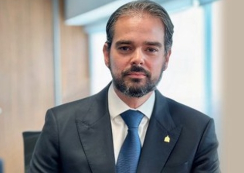 Pela 1ª vez, delegado brasileiro é eleito chefe da Interpol 