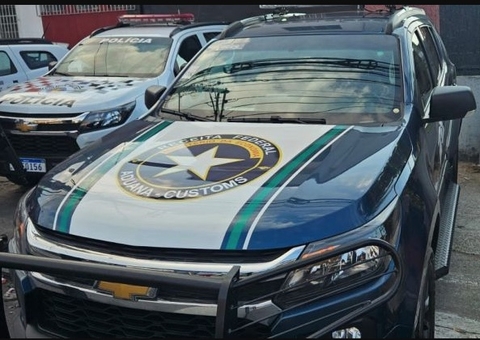 Carro da Receita Federal é apreendido transportando 30 kg de cocaína 