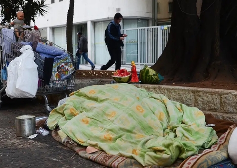 Projeto prevê multa de R$ 17 mil para quem doar comida a moradores de rua; entenda