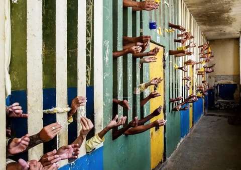 Policiais e bombeiros podem ter celas separadas de outros detentos; entenda PL