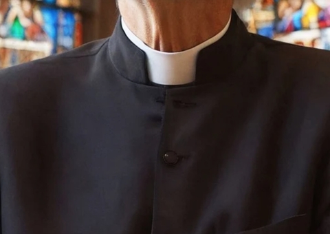 Suspeita de chantagear padre para não divulgar vídeo de pedofilia é presa