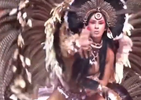 Isabelle mostra marcas causadas por indumentária do Festival de Parintins