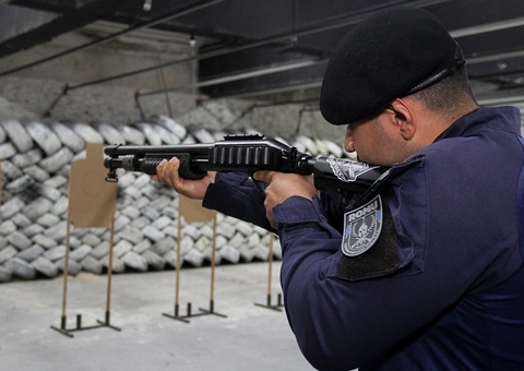 Guardas municipais de Manaus iniciam capacitação para uso de armamento longo