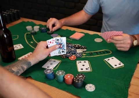 Deputados incluem jogos de azar e carros elétricos no 'imposto do pecado'