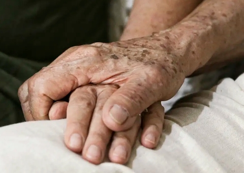 Brasil deve participar de testes da nova vacina contra o Alzheimer em 2026