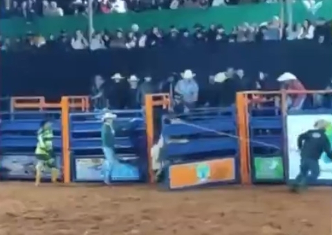 Peão morre pisoteado por touro durante rodeio; vídeo