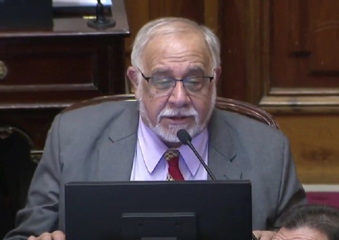 Senador propõe que argentinos pobres possam vender filhos 