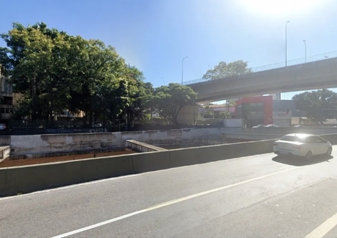 Guarda-civil morre após ser arremessada em rio durante acidente de moto