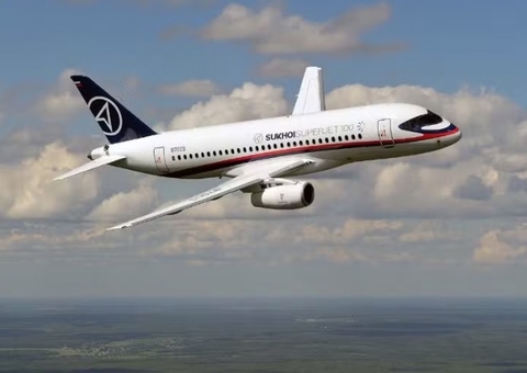 Avião de passageiros cai nos arredores de Moscou; tripulantes morreram 