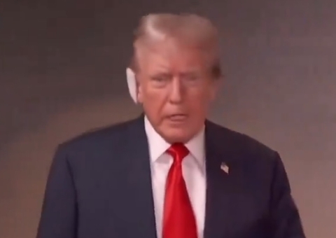 Trump chega à convenção republicana com curativo na orelha em primeira aparição após tentativa de assassinato