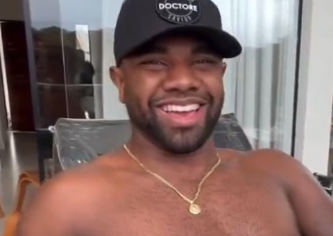 Ousado! Davi Brito fecha o braço com primeira tatuagem; vídeo