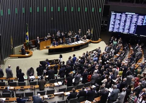 Deputados pretendem criminalizar uso de símbolos nazistas no Brasil 