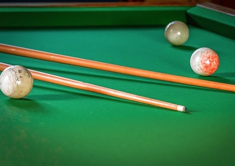 Idoso morre ao ser atingido com mesa de bilhar 