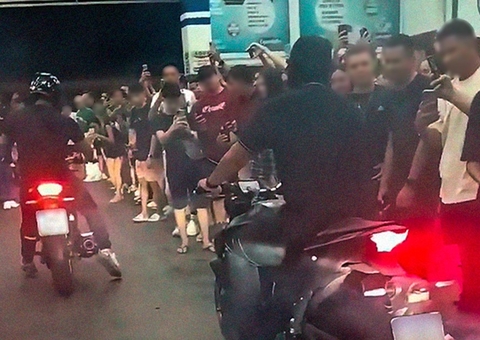 Flagrados em rolezinho, motociclistas são autuados por manobras perigosas em Manaus