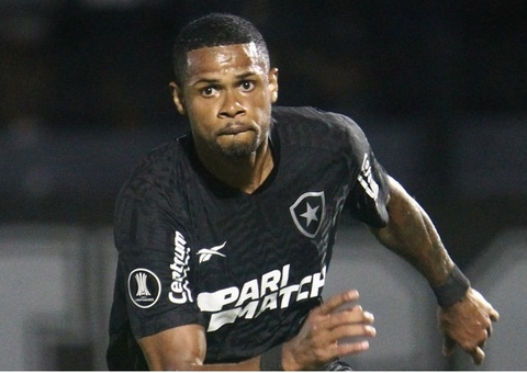 Júnior Santos sofre fratura na tíbia e Botafogo fica desfalcado