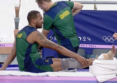 Leal sofre leve entorse no tornozelo e será avaliado diariamente