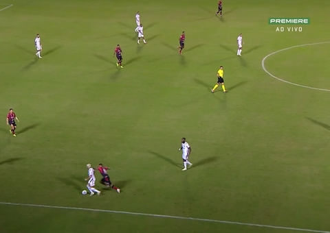 Flamengo vence Vitória por 2 a 1 e se aproxima da liderança do Brasileirão