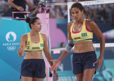 Brasil vence Espanha e avança às oitavas do vôlei de praia nas Olimpíadas