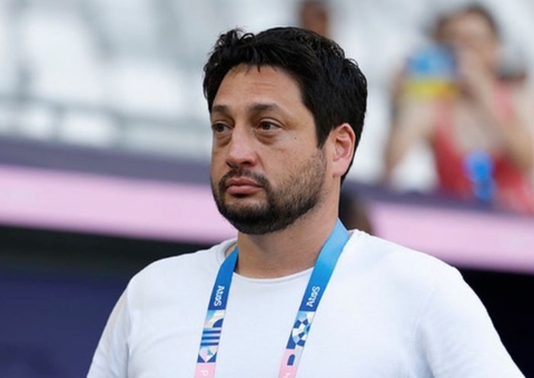 Arthur Elias considera expulsão de Marta "justa" e valoriza desempenho da equipe