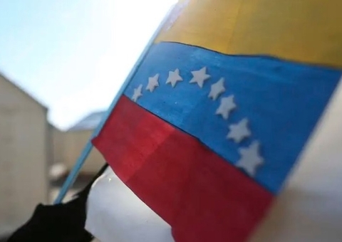 Prazo oficial se esgota e CNE da Venezuela não divulga resultados e atas das Eleições