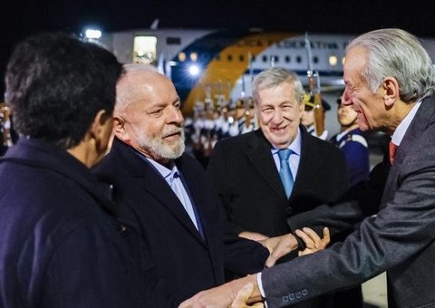 Lula chega ao Chile e evita falar de eleições da Venezuela