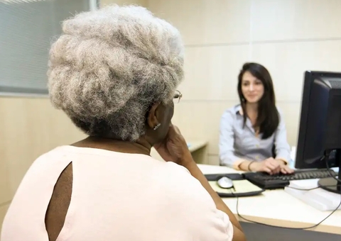 Comissão do Senado aprova isenção de FGTS e INSS para aposentado que trabalha