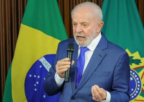 Apesar de poder ficar com relógio, Lula pede para devolvê-lo pessoalmente ao TCU