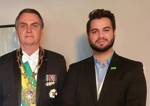 Moraes proíbe Filipe Martins de usar redes sociais e falar com Bolsonaro