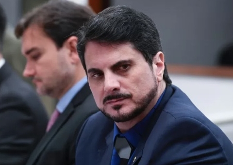 Após ataques ao STF, Moraes bloqueia redes sociais e até R$ 50 milhões de Marcos do Val 