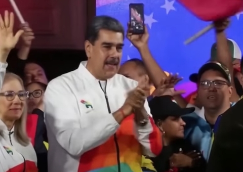Maduro reage e diz que instituições da Venezuela resolverão impasse