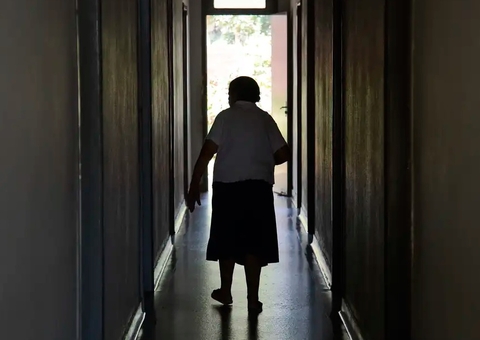 Pessoa com Alzheimer poderá ter isenção de IR sobre aposentadoria, diz PL