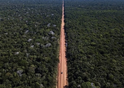 DNIT proíbe tráfego de caminhões pesados na BR-319 