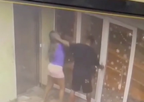 Vídeos mostram jogador Christian Cueva agredindo ex-esposa