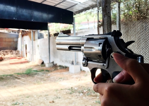 Projeto que permite clubes de tiro perto de escolas será votado nesta terça pelo Senado