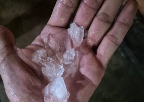 Chuva de granizo surpreende moradores no Amazonas
