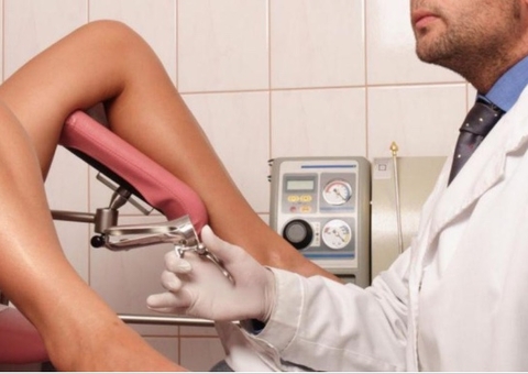 Mulheres denunciam médico por assédio: 'Ele colocou a mão por dentro da minha calcinha e começou a mexer'