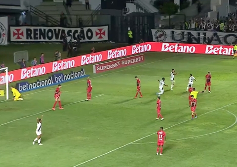 De virada, Vasco vence o Athletico-PR e avança pela Copa do Brasil