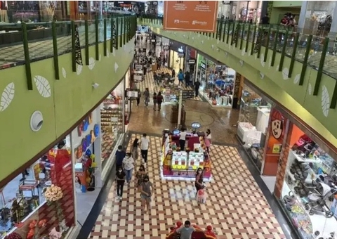 Comércio do Centro e shoppings de Manaus abrem nos feriados; veja horários