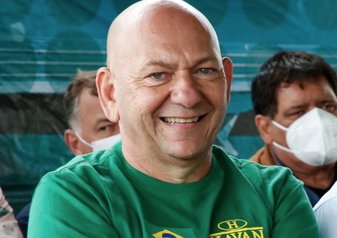 Moraes devolve redes sociais a Luciano Hang após 2 anos de bloqueio