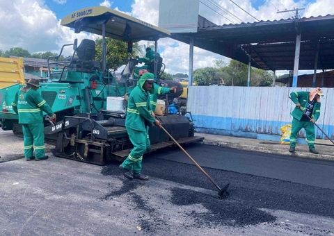 Governo do Estado avança com programa Asfalta Amazonas em Parintins