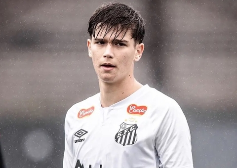 Jovem promessa do Santos firma primeiro contrato profissional com multa de R$ 435 milhões