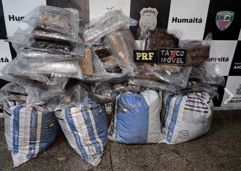 Polícia encontra 84 kg de drogas após acidente entre carro e caminhão em Humaitá