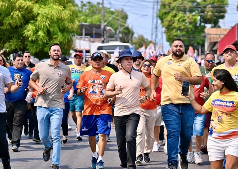 David faz caminhada e conversa com eleitores  na Colônia Antônio Aleixo
