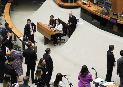 Lula sanciona com vetos lei que desonera 17 setores da economia