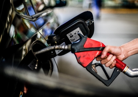 Candidatos a prefeito no AM são investigados por fornecimento de combustíveis a eleitores