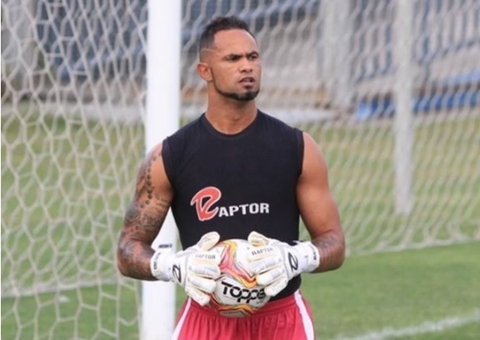 Ex-goleiro Bruno é flagrado entregando móveis