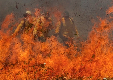 Governo Lula amplia multa por incêndios e flexibiliza repasses a estados
