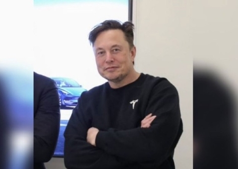 Idosa cai em golpe ao achar que namorava Elon Musk 