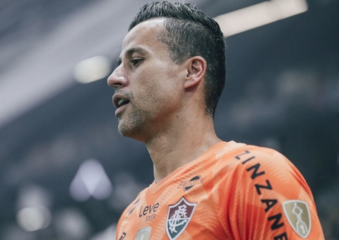 Torcida do Atlético-MG entoa gritos homofóbicos contra goleiro Fábio, do Fluminense