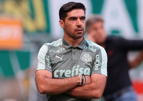 Abel Ferreira, do Palmeiras, é suspenso por dois jogos após gesto obsceno
